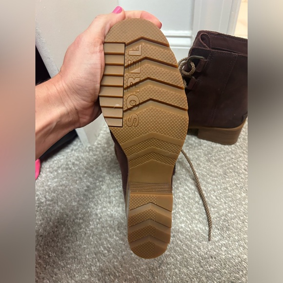 Sorel Women’s Lace Up Boots - Picture 2 of 4